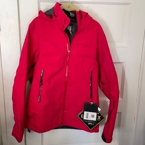 Arc’Teryx Tempest womes jacket in pink tulip. Size M
